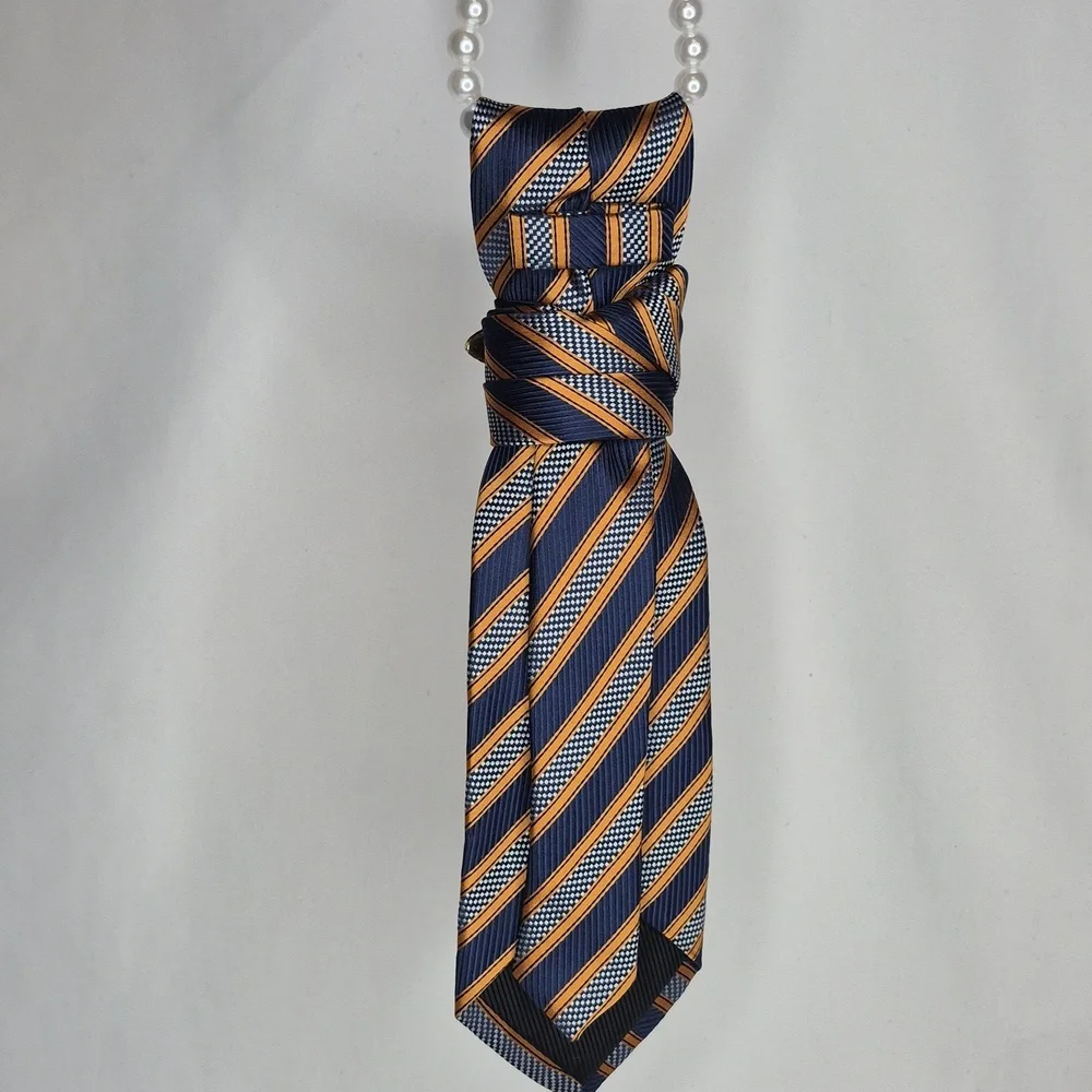 Handcrafted Luxury Fashion Necktie Necklace 📿 (Blue Light Special)